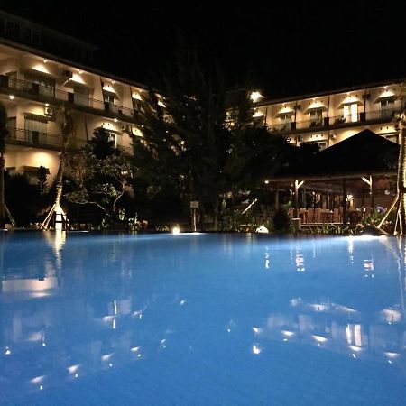 Padadita Beach Hotel Waingapu Exterior foto