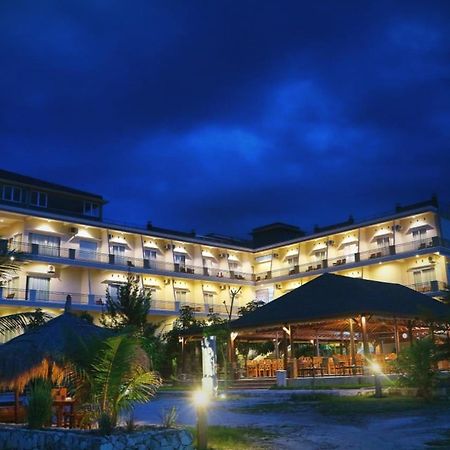 Padadita Beach Hotel Waingapu Exterior foto
