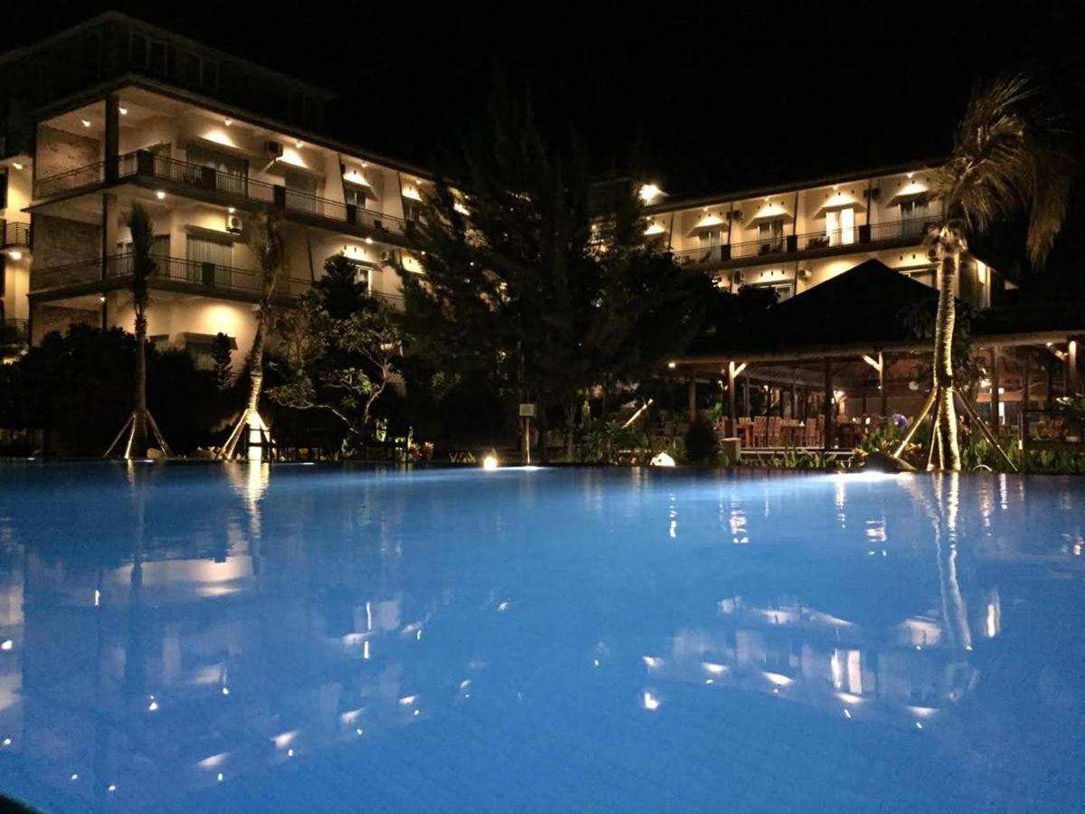 Padadita Beach Hotel Waingapu Exterior foto