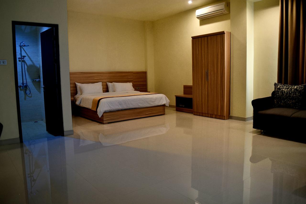 Padadita Beach Hotel Waingapu Exterior foto