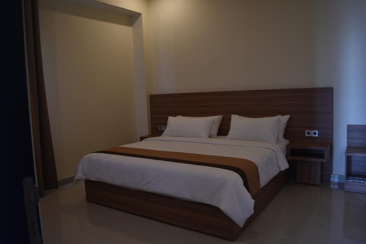 Padadita Beach Hotel Waingapu Exterior foto
