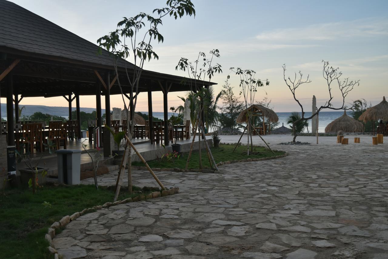 Padadita Beach Hotel Waingapu Exterior foto