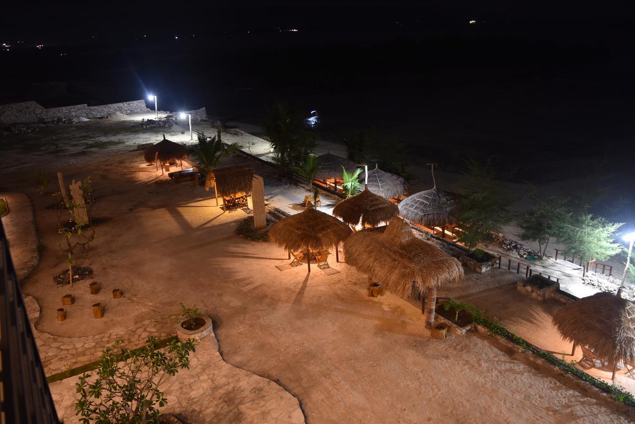 Padadita Beach Hotel Waingapu Exterior foto
