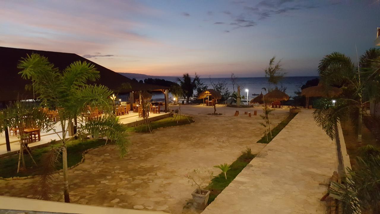 Padadita Beach Hotel Waingapu Exterior foto