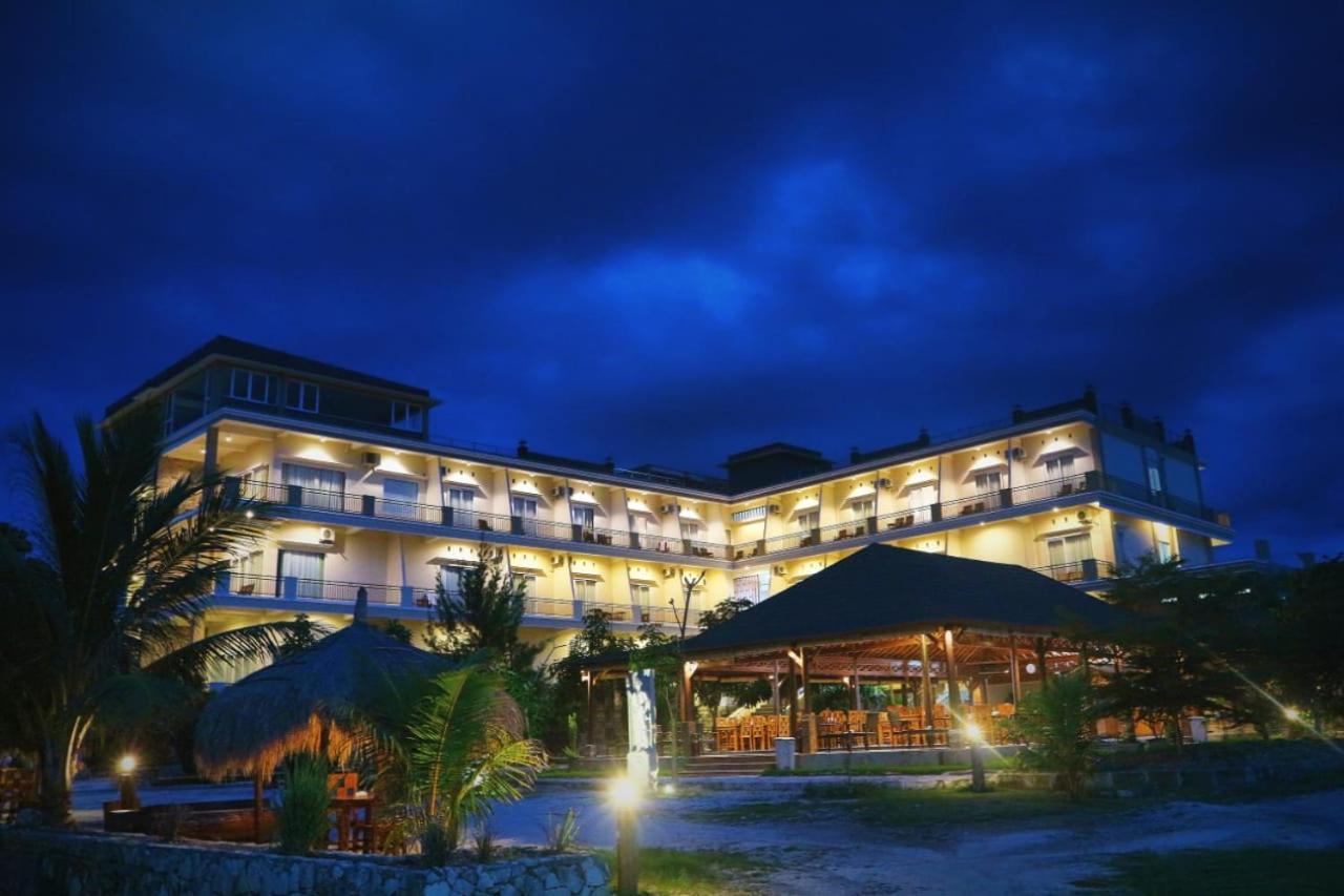 Padadita Beach Hotel Waingapu Exterior foto